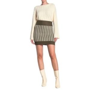 Tularosa Olive Houndstooth Print Sweater Skirt Size Small NEW